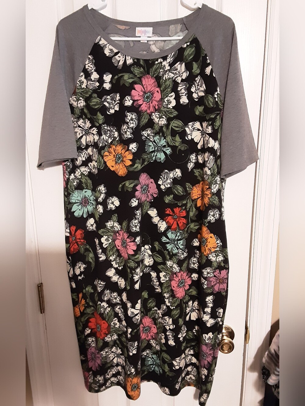LuLaRoe Gray Floral Raglan Dress with Cream Blooms
